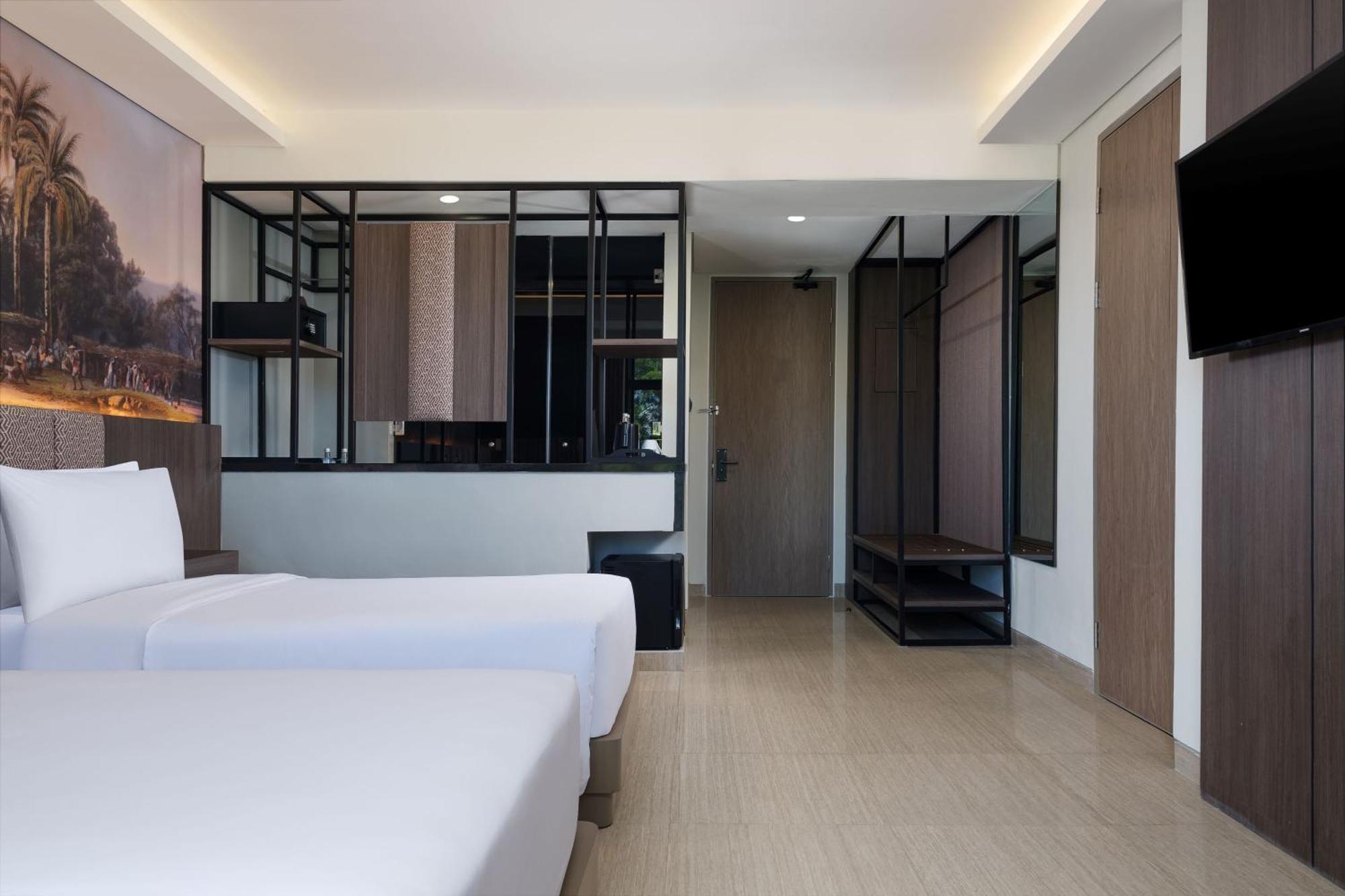 Hotel Santika Blitar Kültér fotó