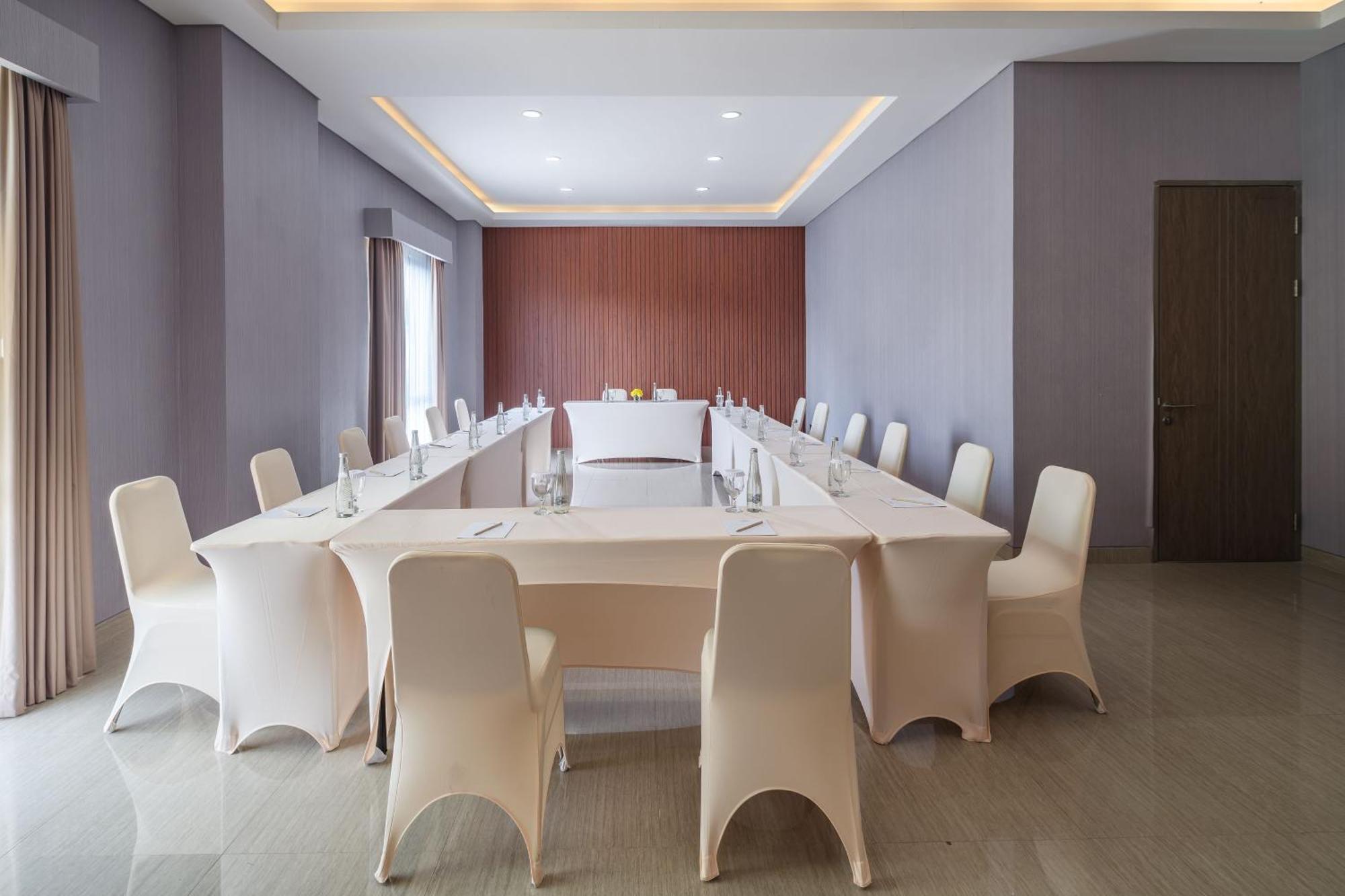 Hotel Santika Blitar Kültér fotó