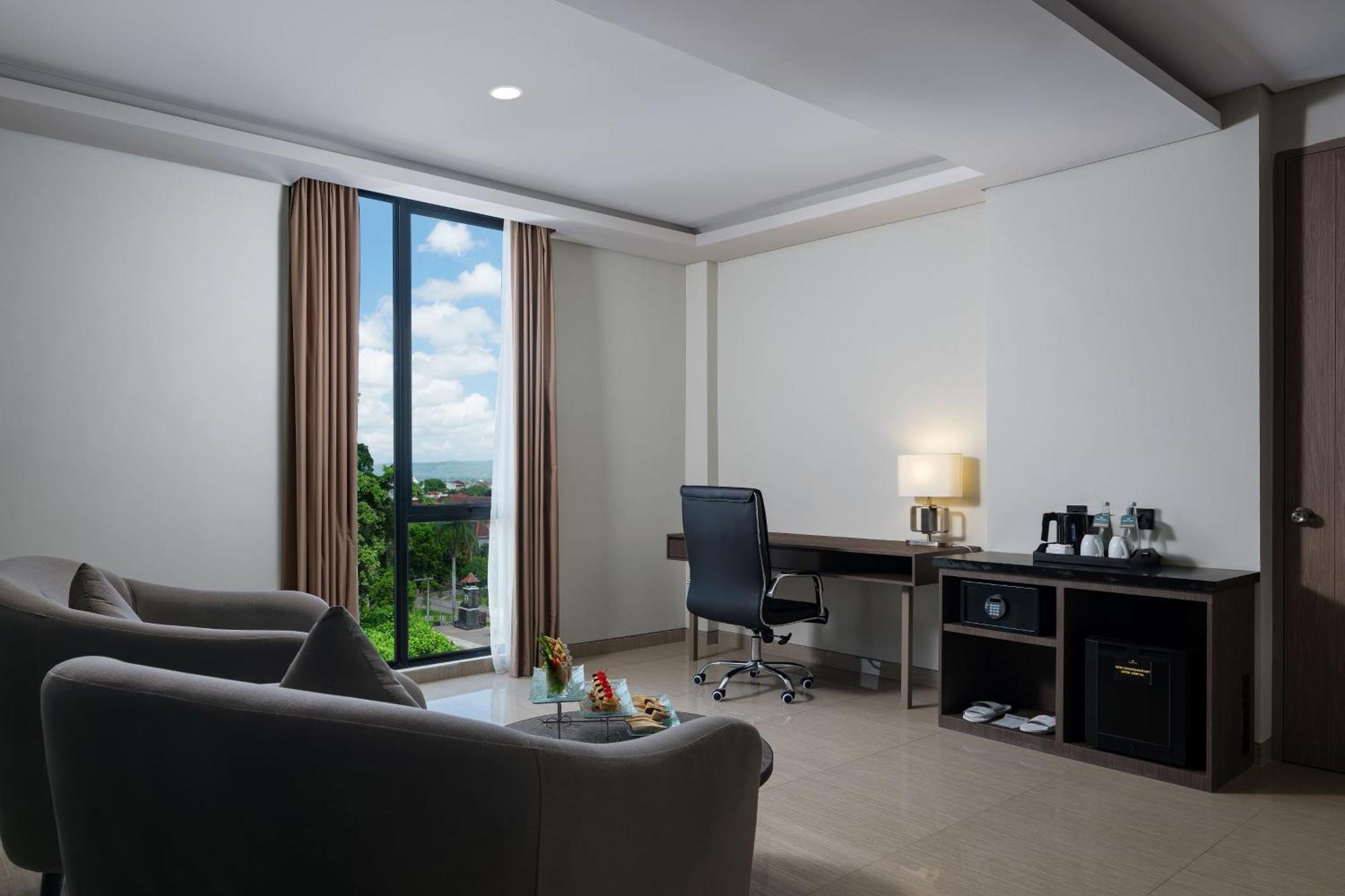 Hotel Santika Blitar Kültér fotó
