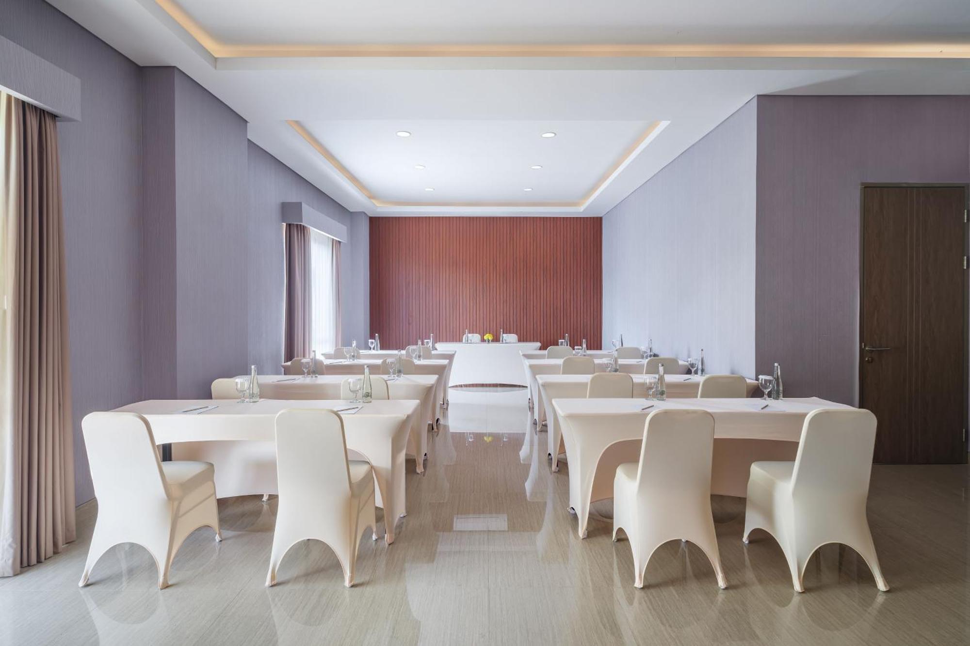 Hotel Santika Blitar Kültér fotó