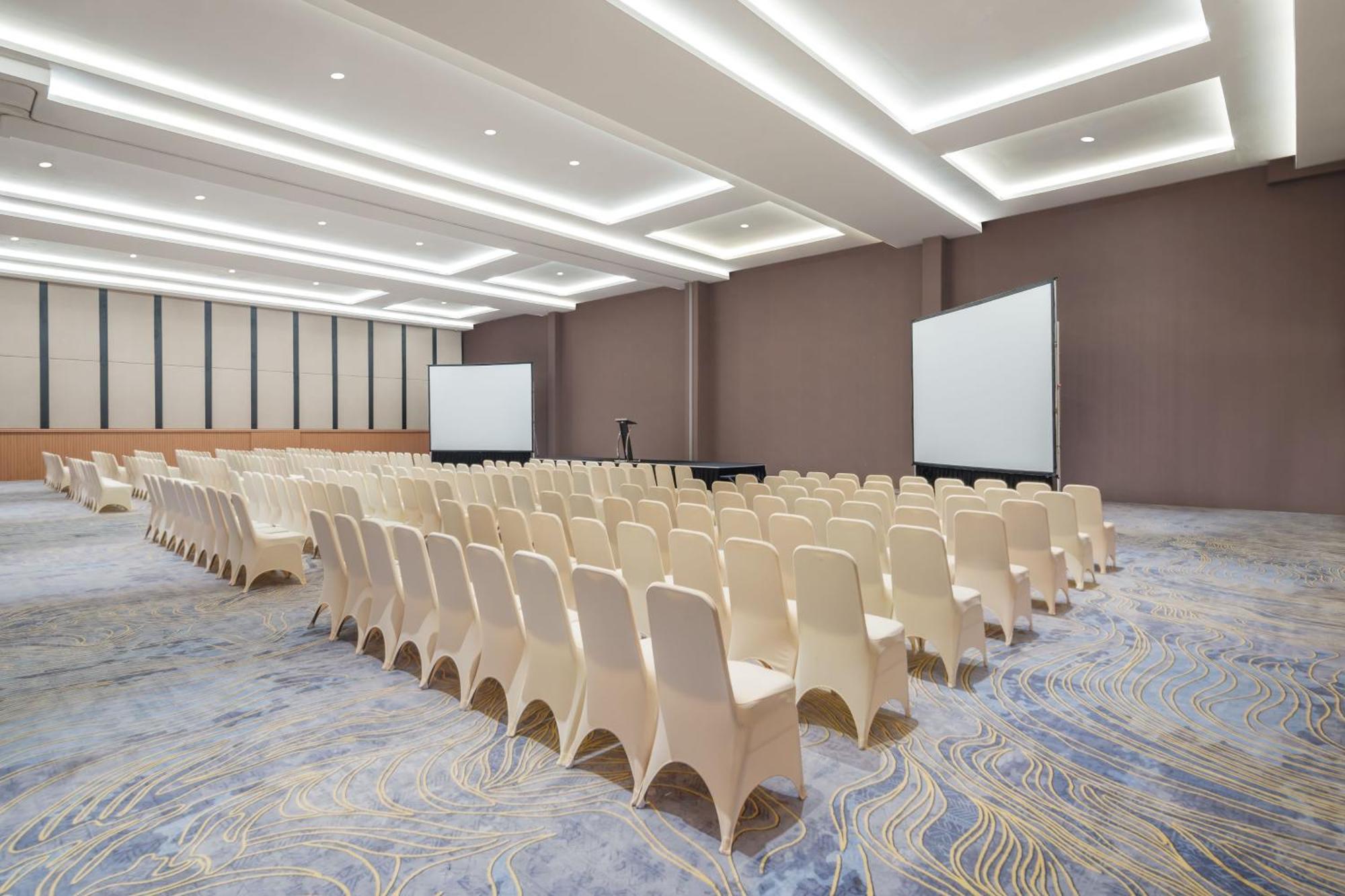 Hotel Santika Blitar Kültér fotó