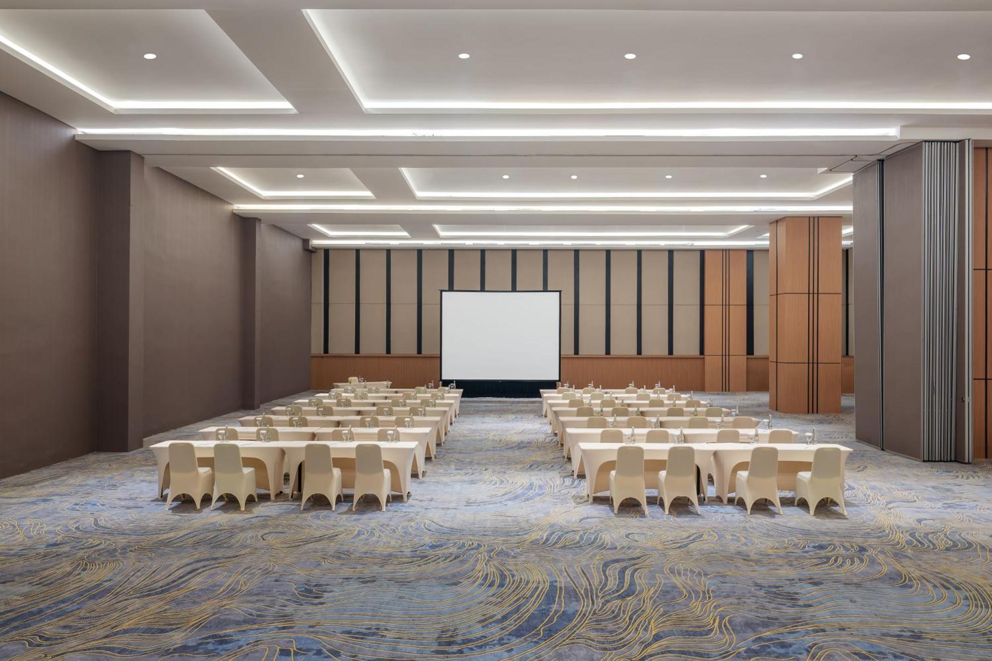 Hotel Santika Blitar Kültér fotó