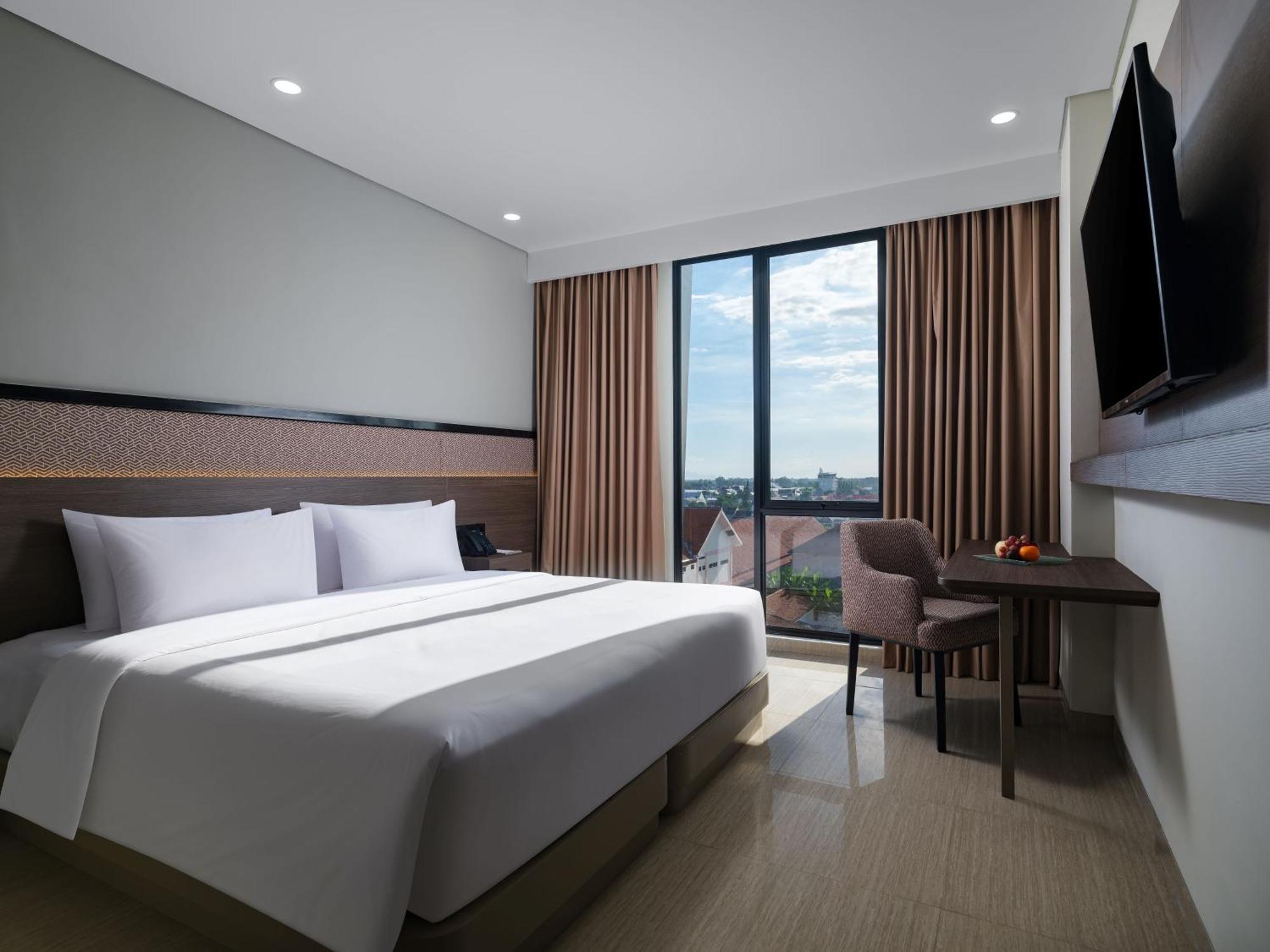 Hotel Santika Blitar Kültér fotó